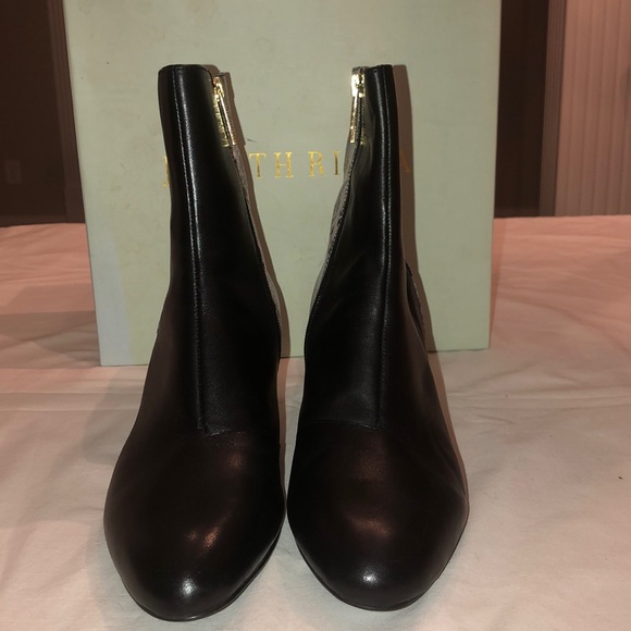 Short black and snakeskin boot - Picture 2 of 6